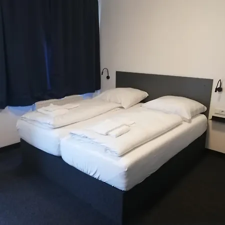 Zzzimple Szálloda *