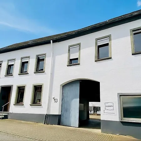 Отель Zzzimple Pillig