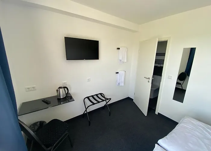 Отель Zzzimple Pillig