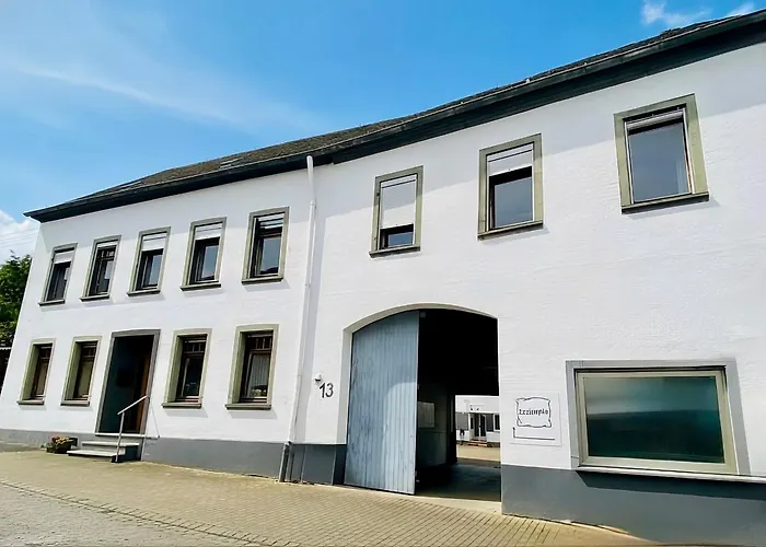 Отель Zzzimple Pillig